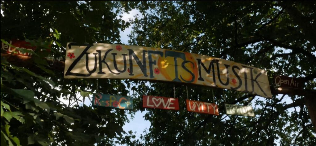 Foto 1 Zukunftsmusik Eingang Torbogen-2